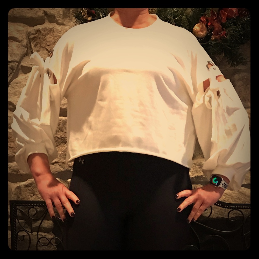 Chicwish Crop Top w/ Tie Cold Shoulder EUC Size M